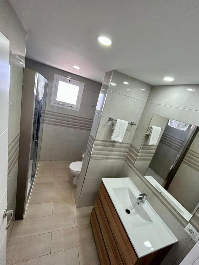 For A Stay Royal Center Салоу Екстериор снимка